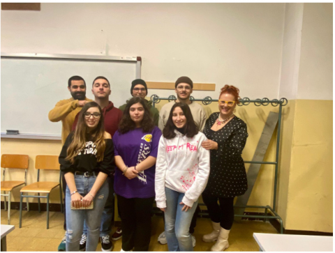 Nella foto i ragazzi e le ragazze del corso di Operatore delle produzioni alimentari con i loro insegnanti.